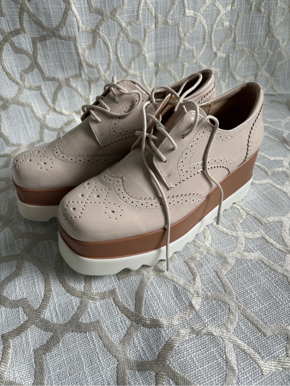 Women's Platform Wingtip Oxfords in Nude Beige - Picture 2 of 7